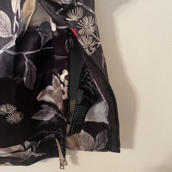 NWOT Express  long sleeve top - Picture 3 of 5